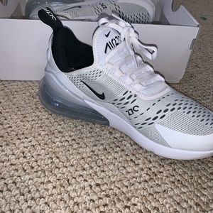 NIKE WHITE AND BLACK AIR MAX 270